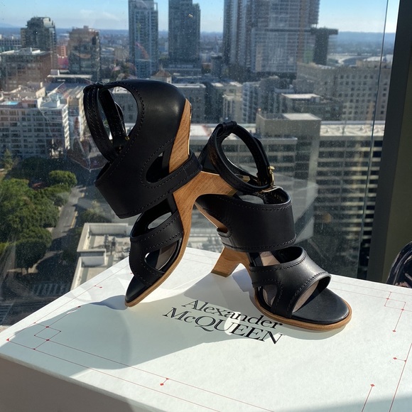 Alexander McQueen Strappy Heels Structural Sandals with Gold Detailing - Picture 8 of 14